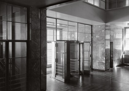 architects J. Puterman-Sadowski, A. Miszewski, built between 1928-1934, Nowogrodzka Street, entrance hall